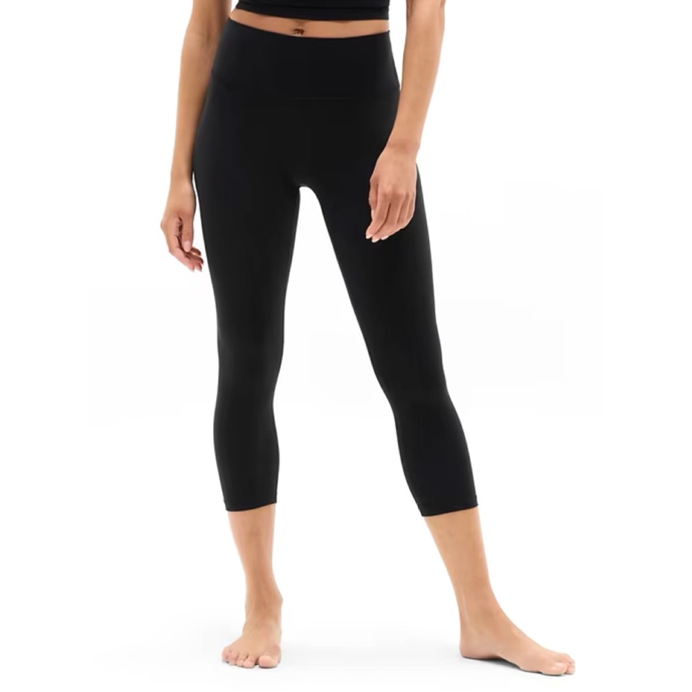 ATHLETA Transcend High Rise Capri in Black